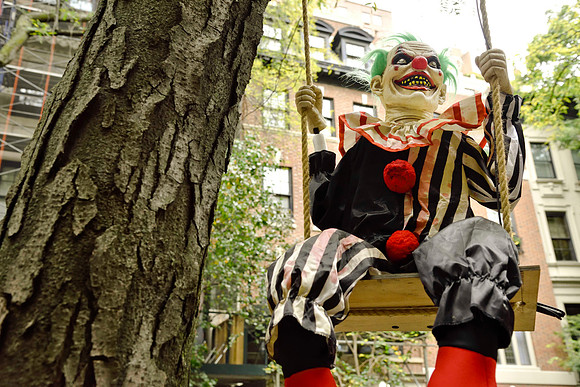 Mechanical Halloween display - NYC, 2025
